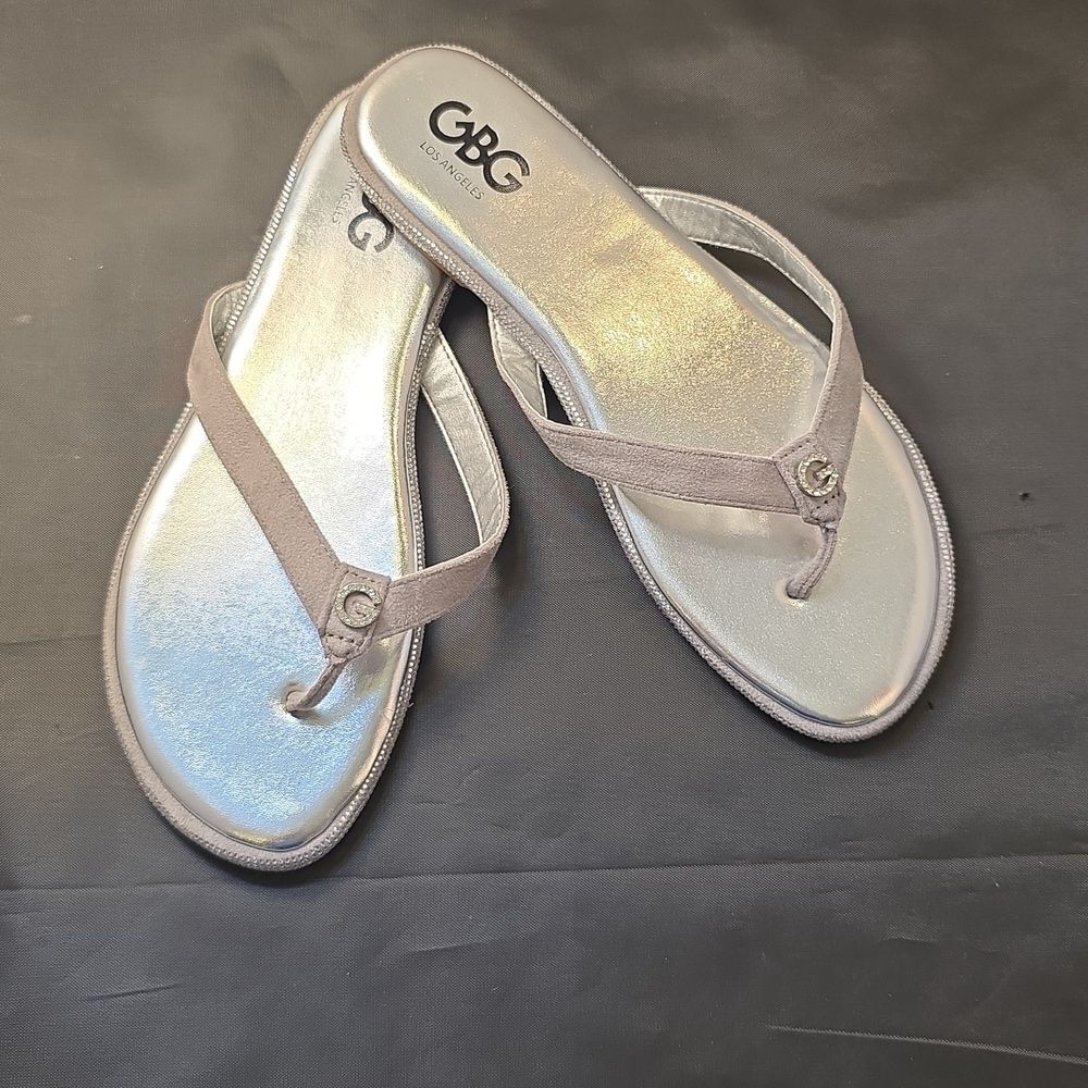 BRAND NEW GBG LOS ANGELES  RHINESTONE FLIP FLOPS SANDAL R3